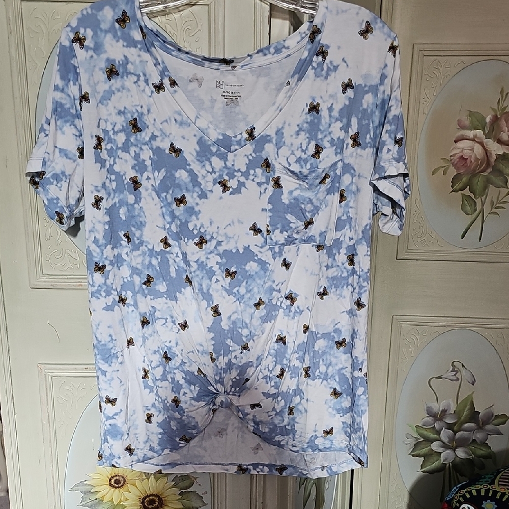 No Boundaries Blue and White Tie-Dye Butterly Women's Tee